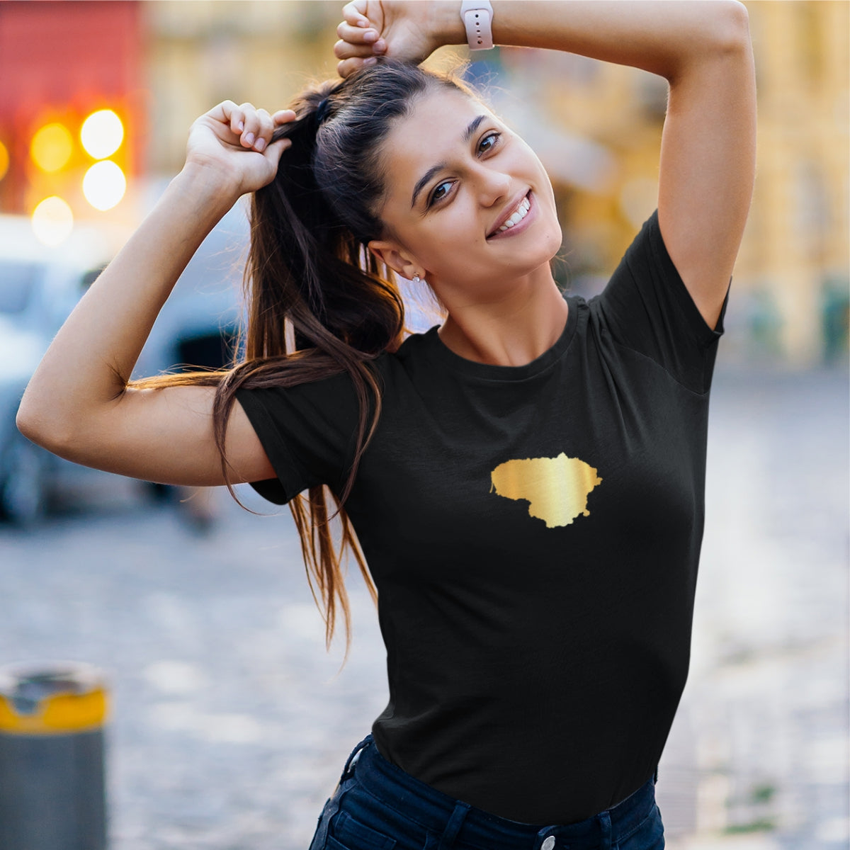 Juodi moteriški marškinėliai su auksiniu marginimu "Auksinė Lietuva"