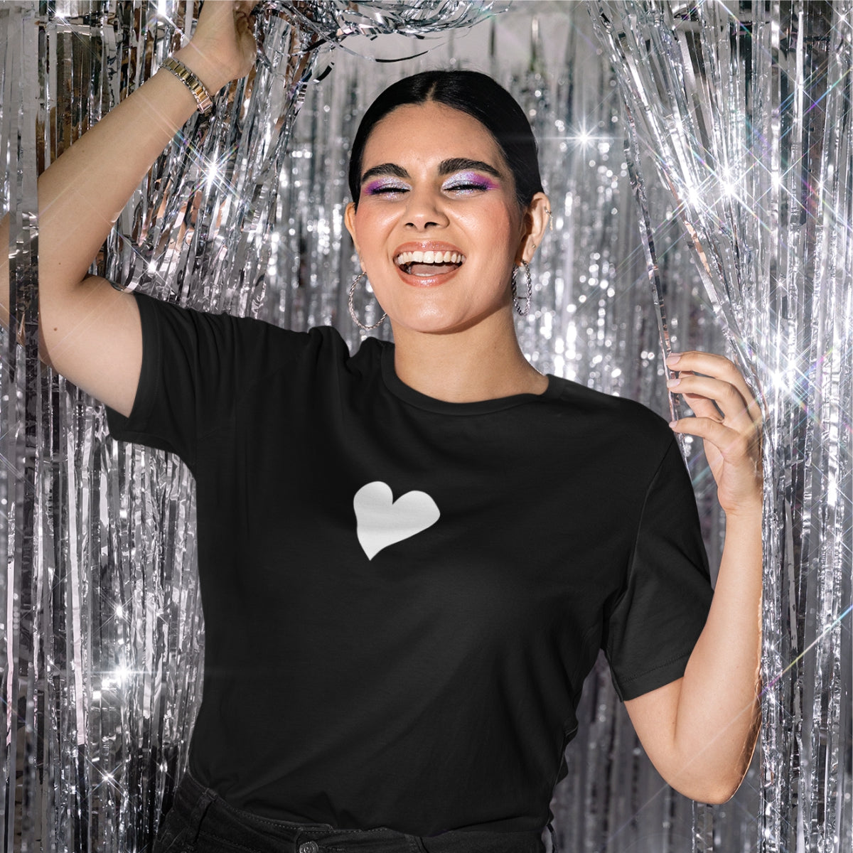 Juodi ploni 150 g. storio UNISEX marškinėliai su lipduku "Širdelė"