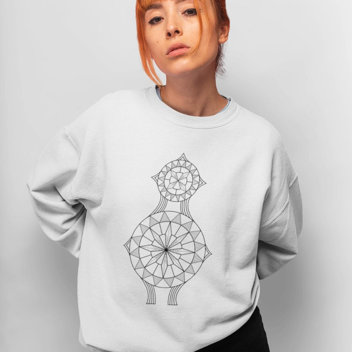 Baltas UNISEX džemperis be gobtuvo "Verpstė" Pagaminta prekė (L,XL)