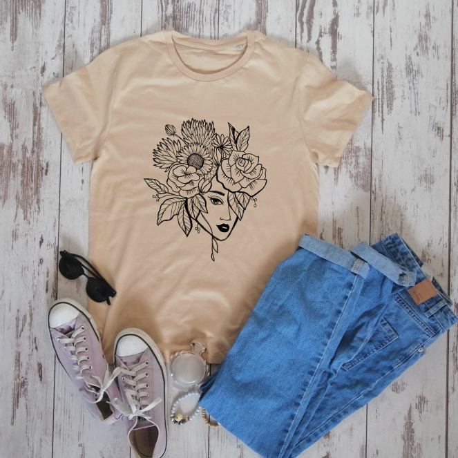 Smėlio spalvos ekologiškos medvilnės marškinėliai "Mergina iš gėlių"