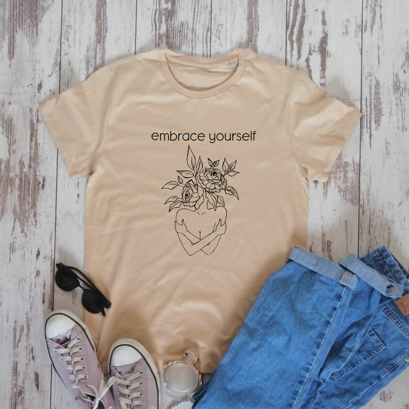 Smėlio spalvos ekologiškos medvilnės marškinėliai "Embrace yourself"