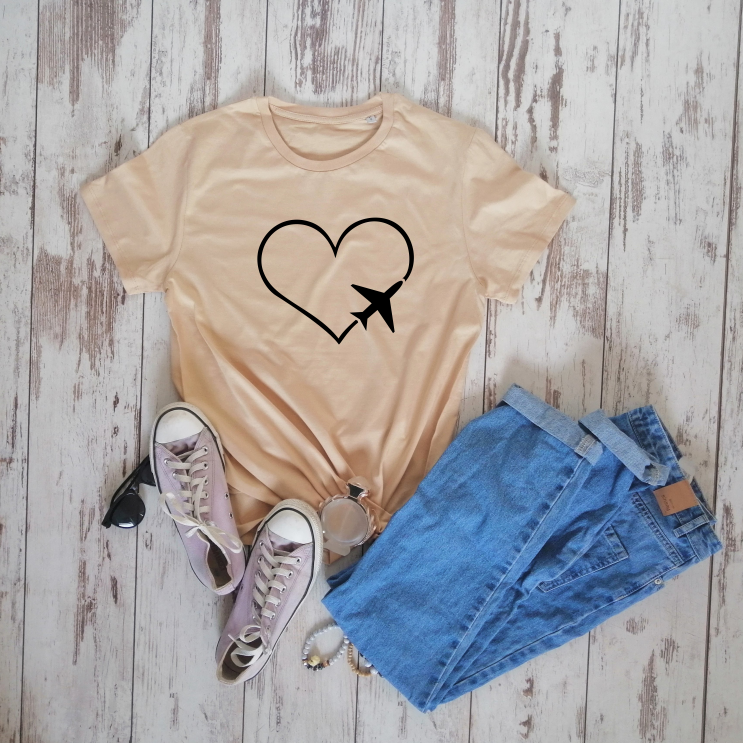 Smėlio spalvos ekologiškos medvilnės marškinėliai "Myliu keliones"