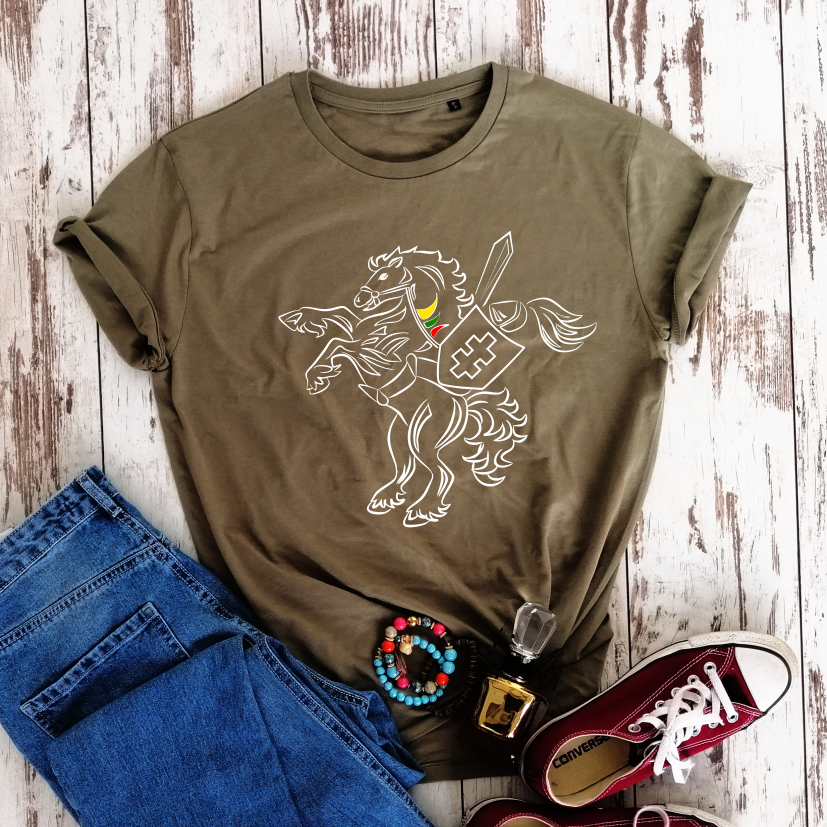 Khaki UNISEX 100% medvilnės marškinėliai "Kovojantis Vytis" Pagaminta prekė (S, L, 2XL dydis)