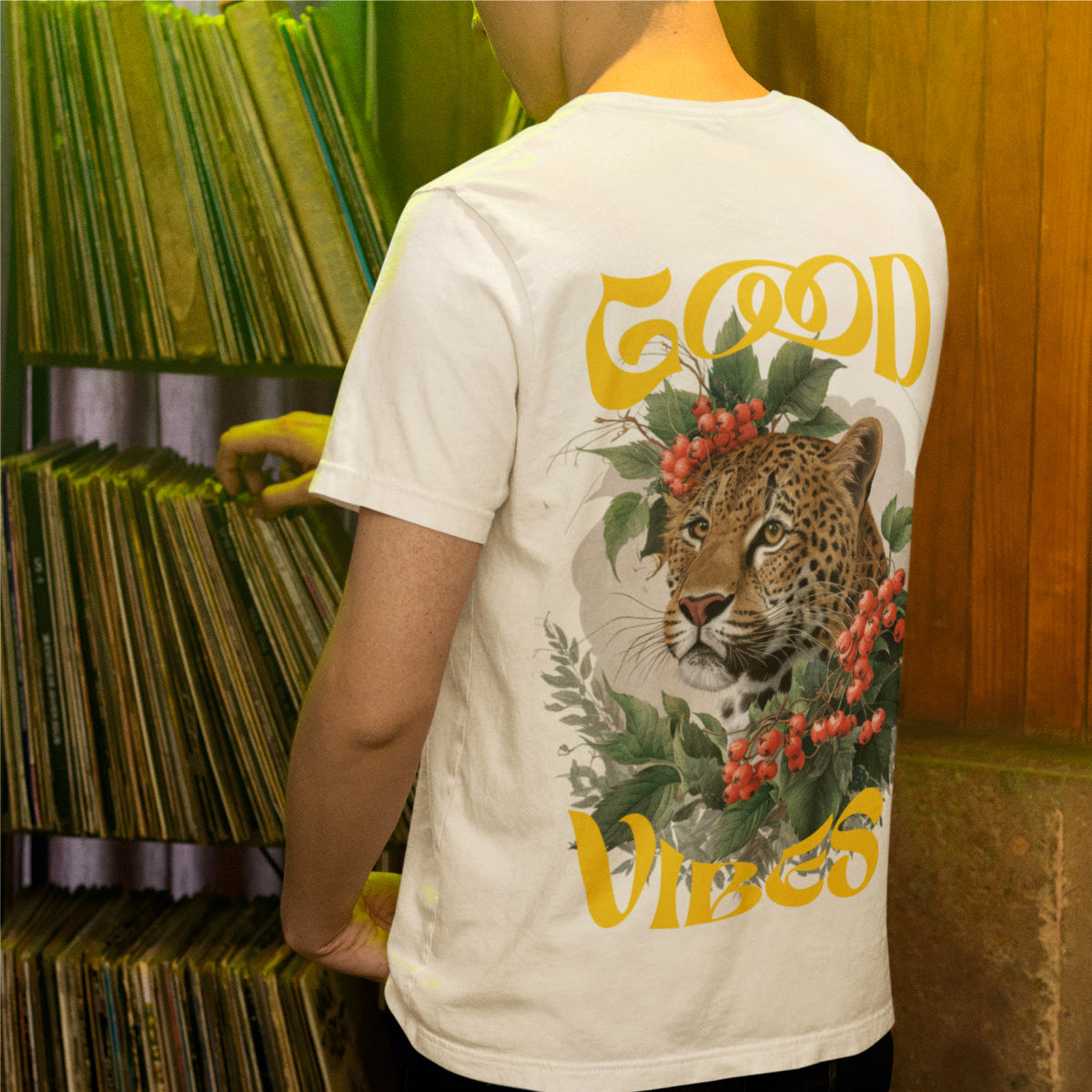 Balti marškinėliai su spauda ant nugaros  "Good vibes"