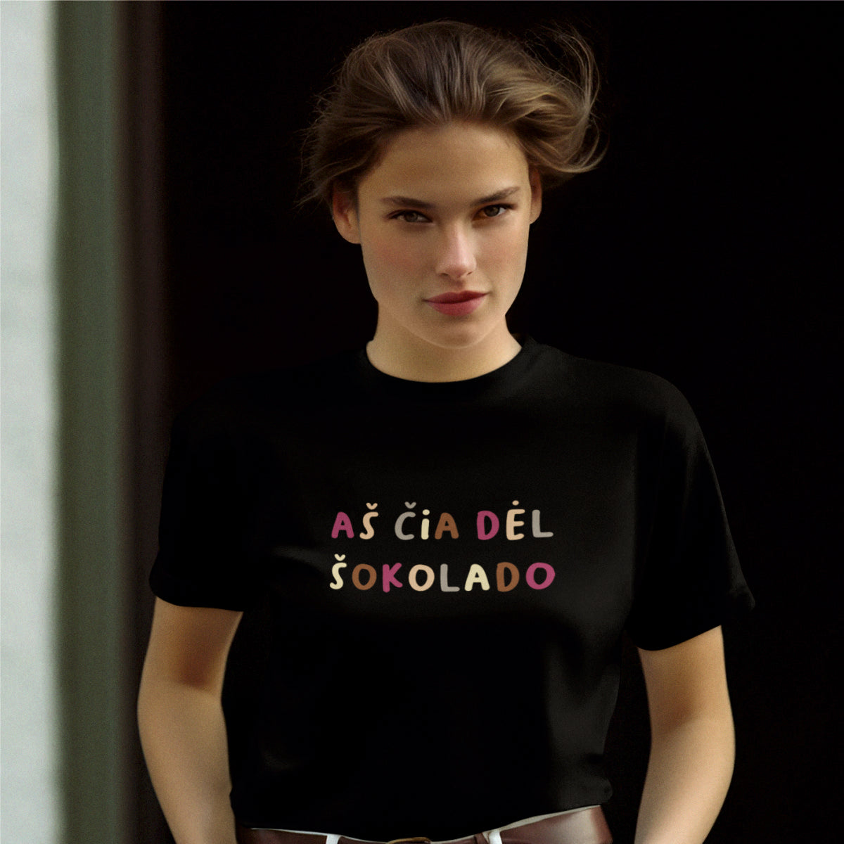 Juodi kalėdiniai UNISEX marškinėliai "Aš čia dėl šokolado"