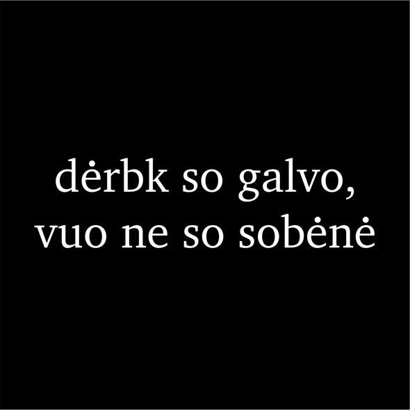 Juodas UNISEX džemperis be gobtuvo su žemaitišku užrašu "Dėrbk so galvo"