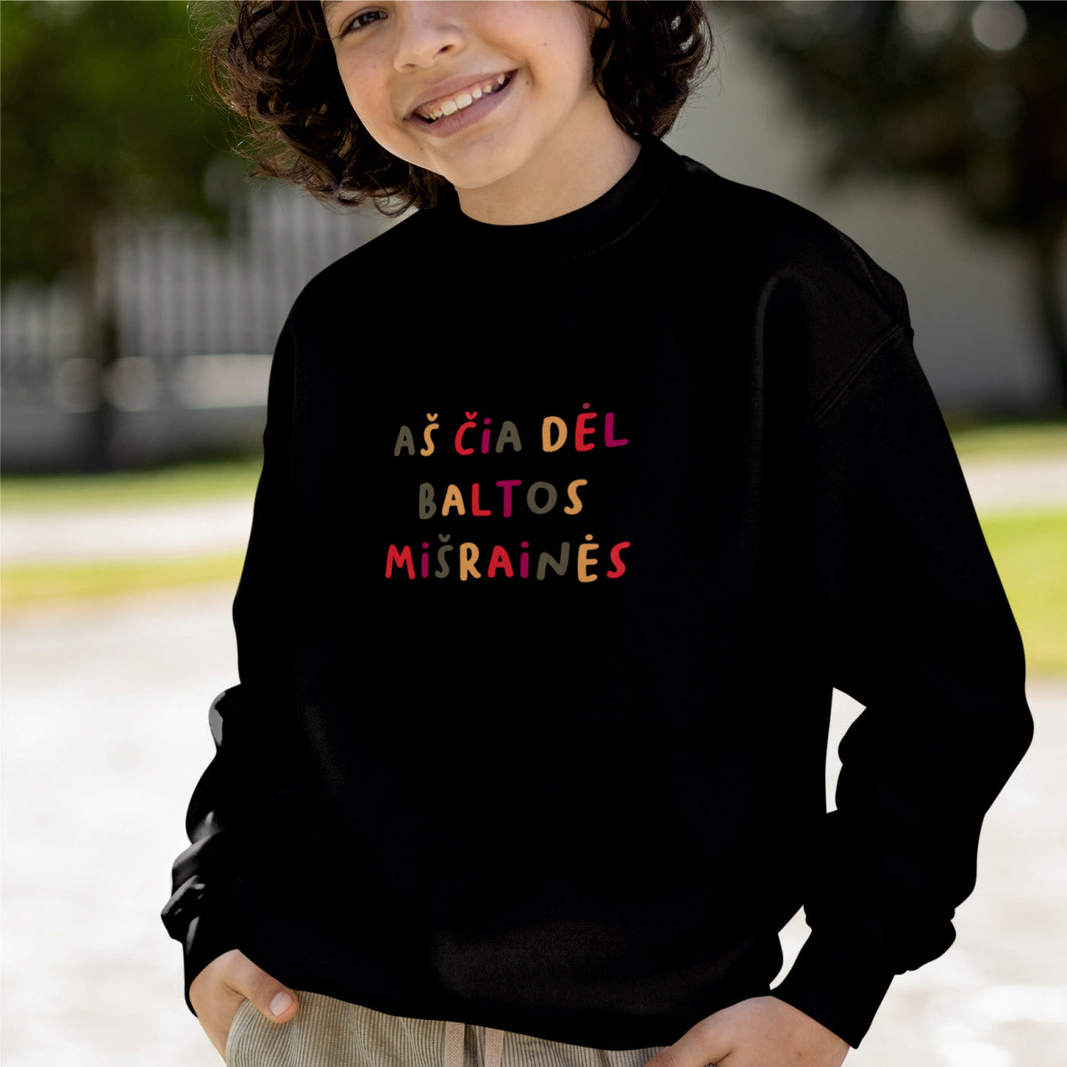 Vaikiškas juodas kalėdinis džemperis "Aš čia dėl baltos mišrainės"