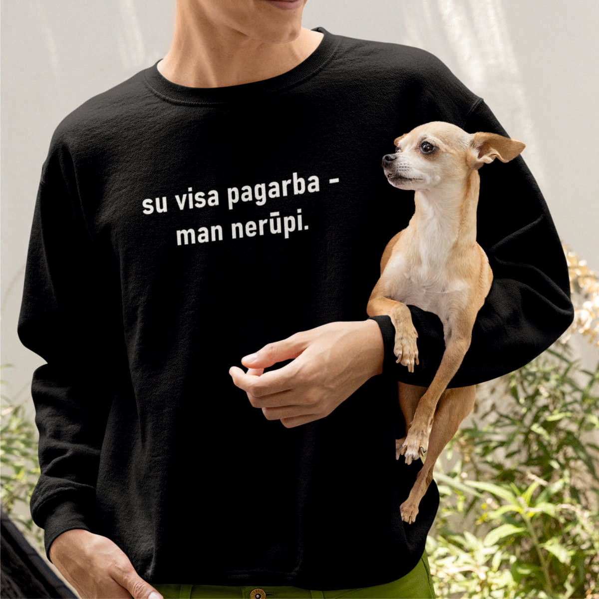 Juodas džemperis be gobtuvo "Su visa pagarba"