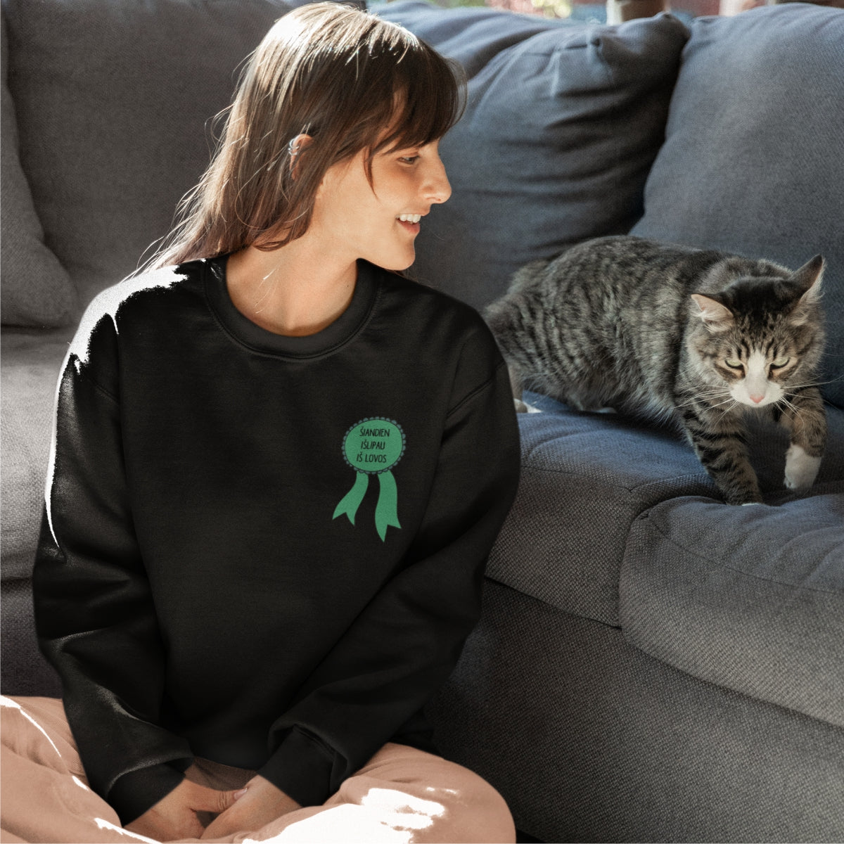 Juodas UNISEX džemperis be gobtuvo "Laba diena" Ribotas kiekis (L) PAGAMINTI. JUODOJO PENKTADIENIO Pasiūlymas