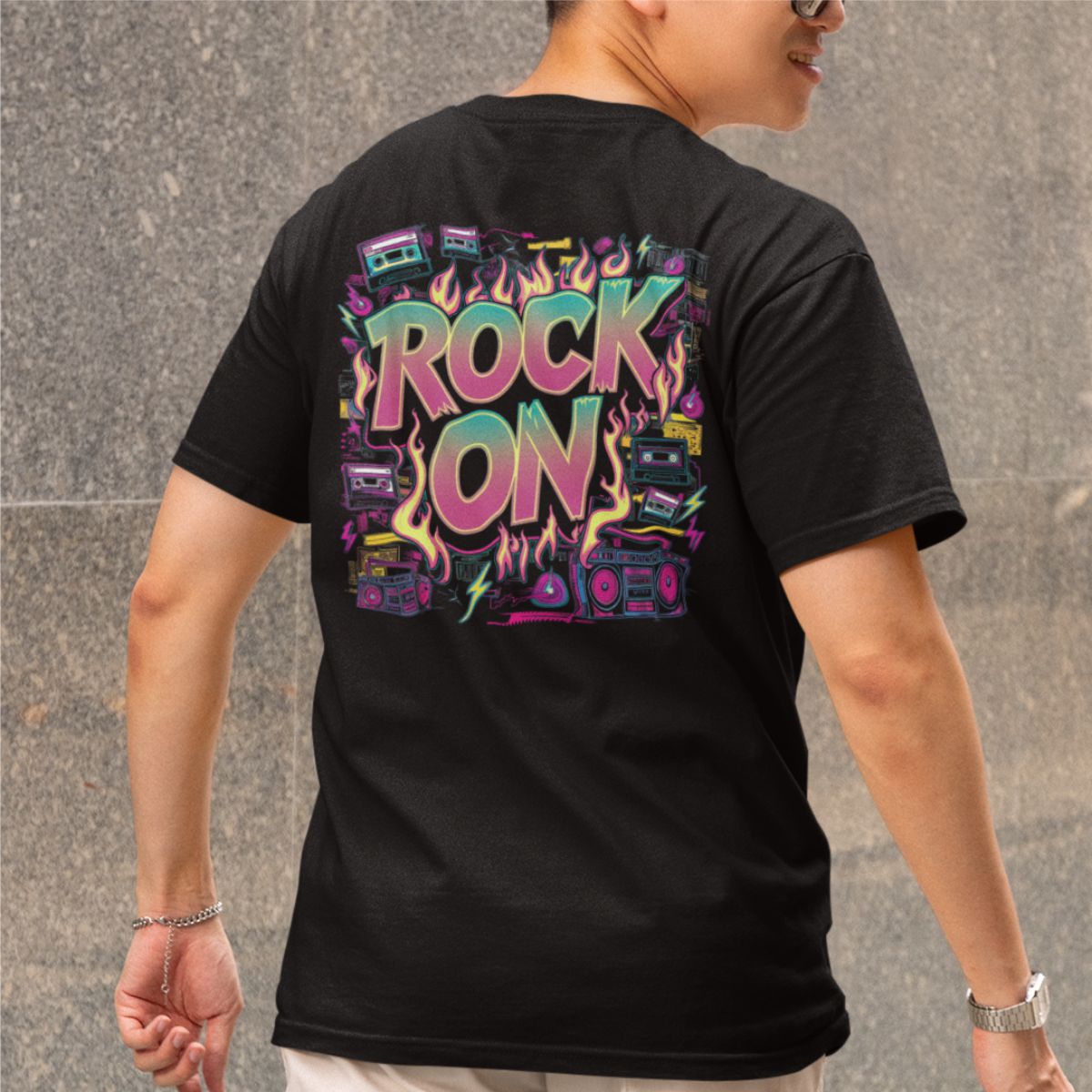 Juodi UNISEX marškinėliai su spauda ant nugaros "Rock on"