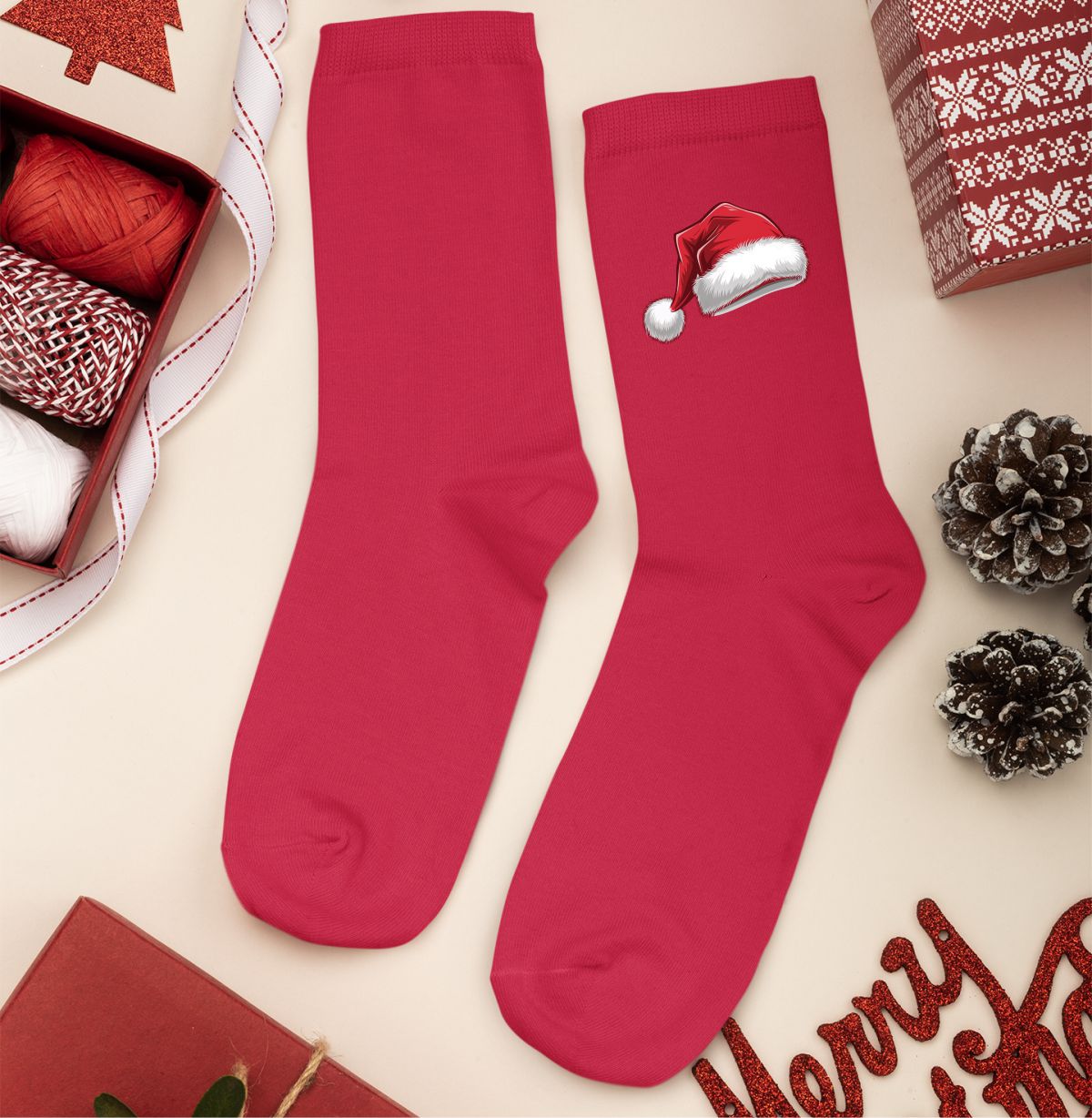 Raudonos Kalėdinės kojinės "Kalėdinis kepuriukas"