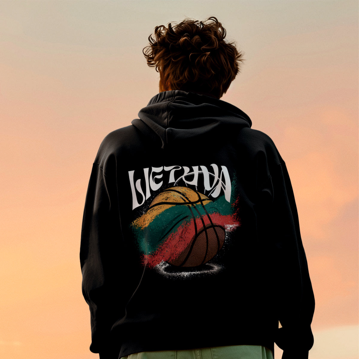 Juodas džemperis su gobtuvu ir spauda ant nugaros "Lietuvos krepšiniui“