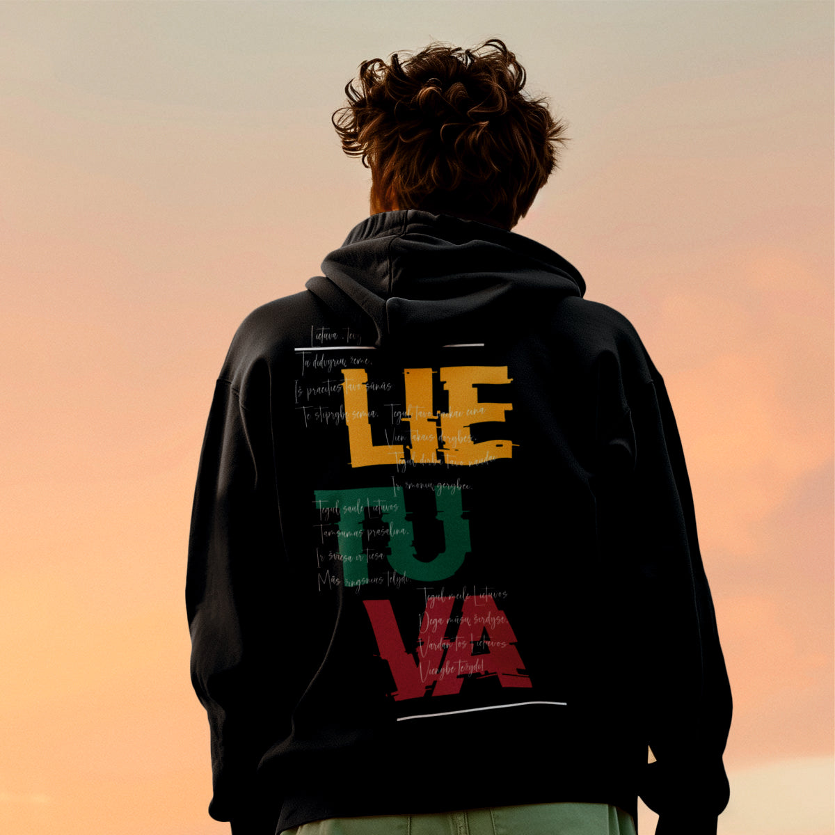 Juodas džemperis su gobtuvu ir spauda ant nugaros "Lietuva, Tėvyne mūsų“