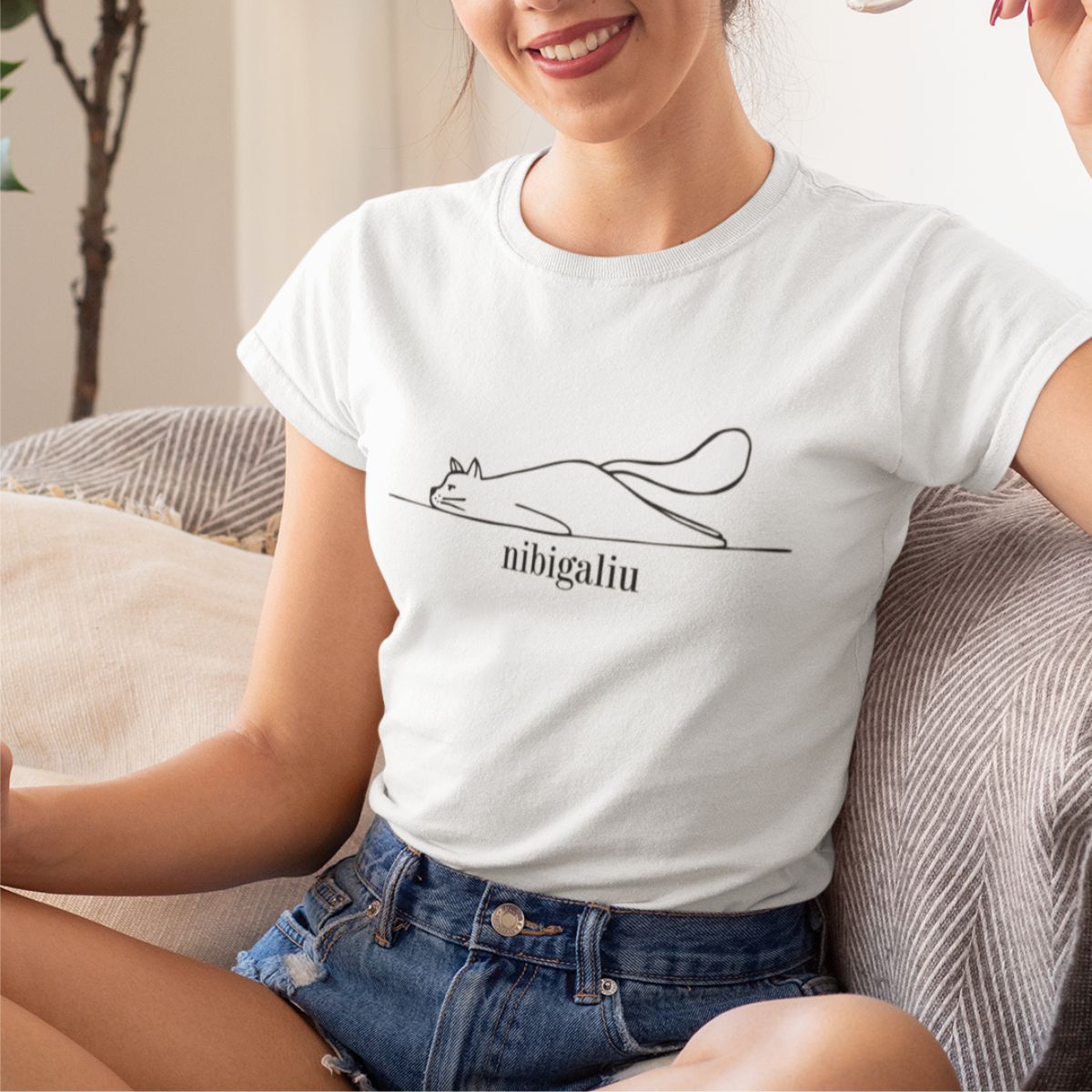 Balti moteriški marškinėliai "Nibigaliu“