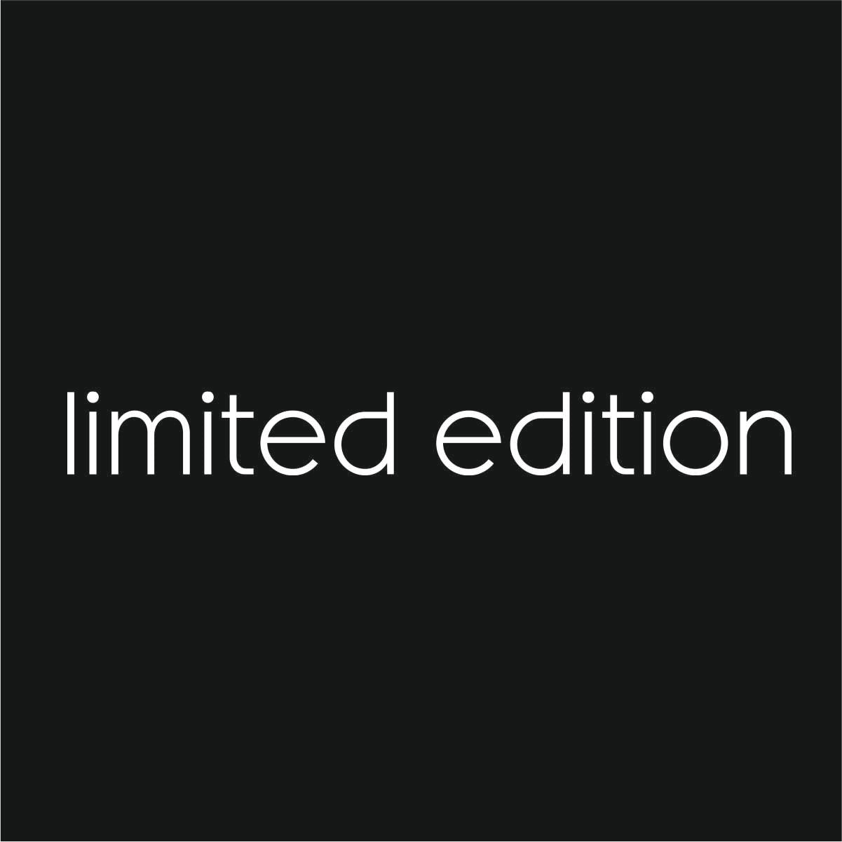 Juodas džemperis be gobtuvo "Limited edition"