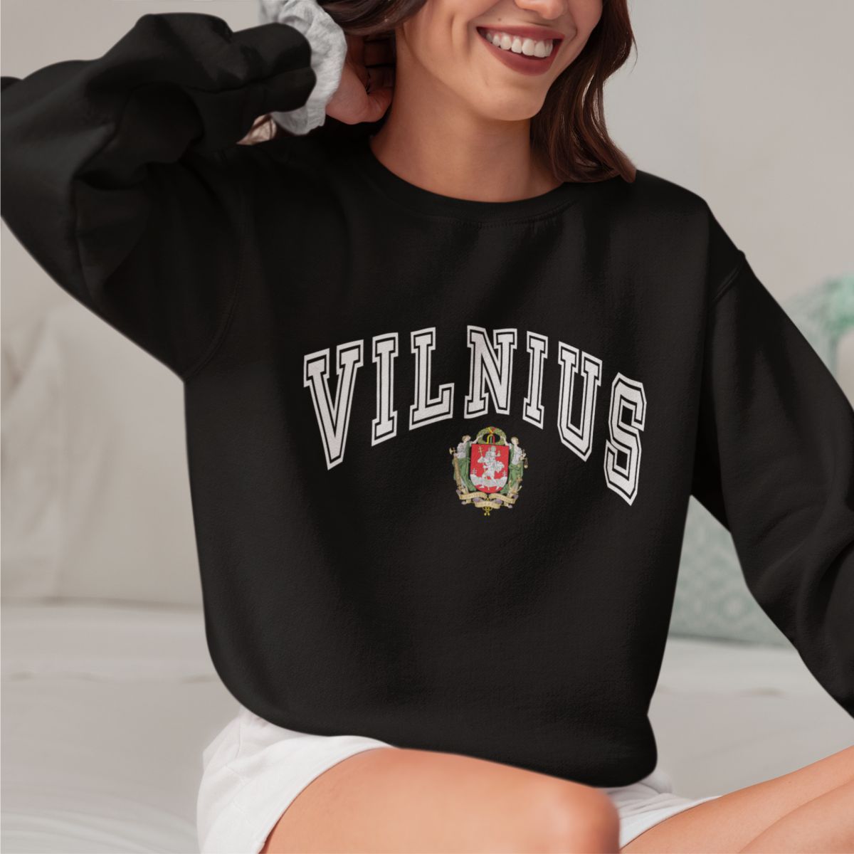 Juodas džemperis be gobtuvo "Vilnius su herbu"