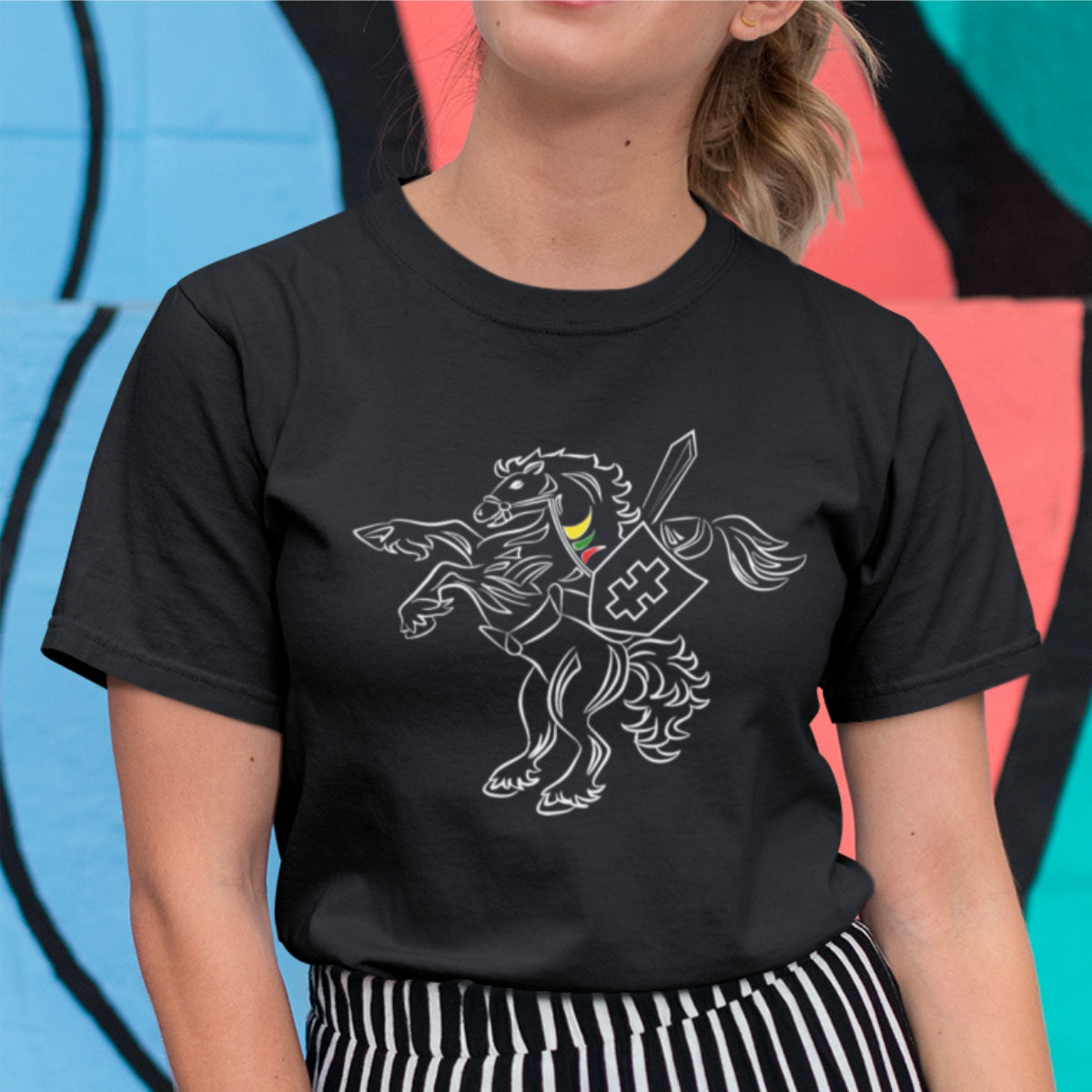 Juodi UNISEX marškinėliai "Kovojantis Vytis"