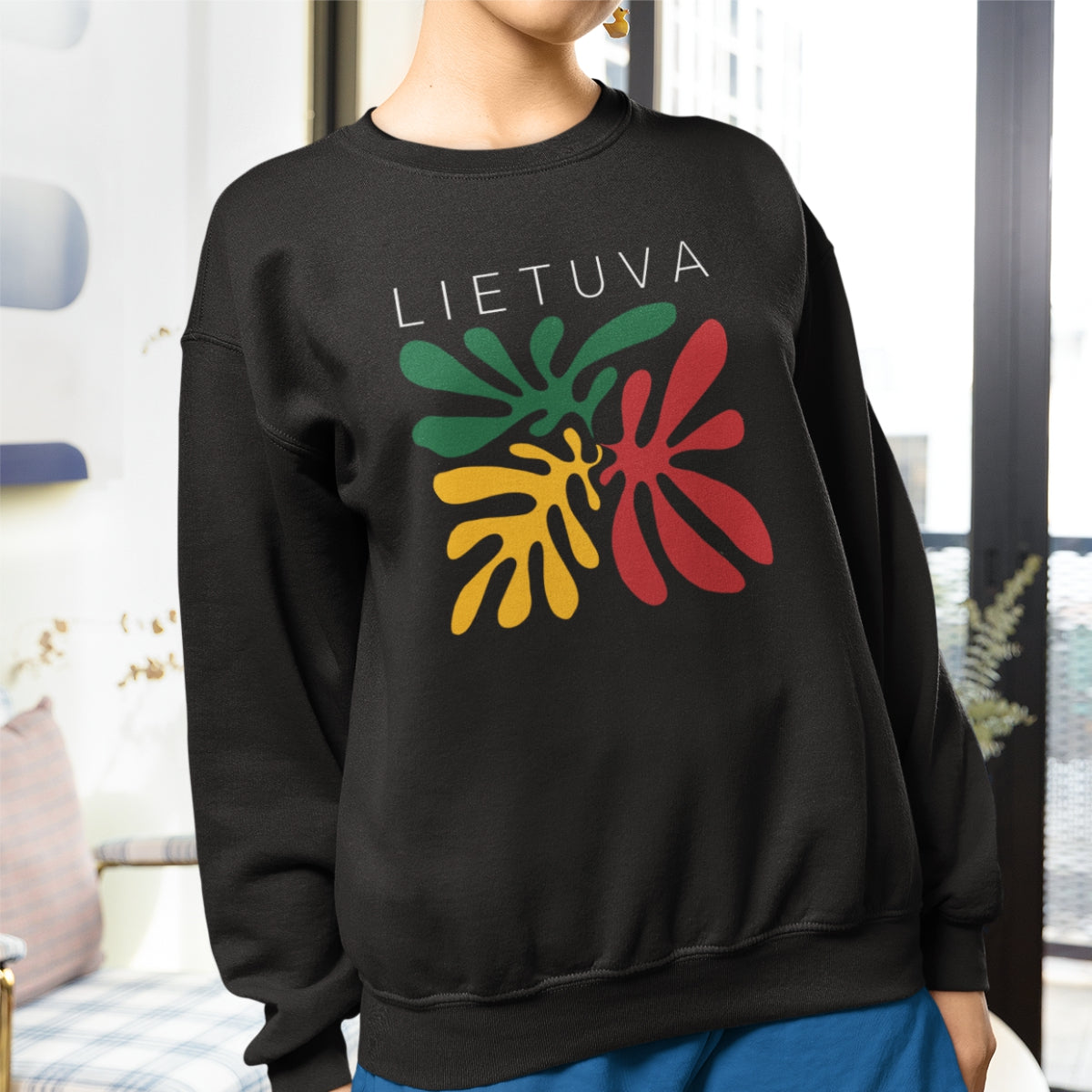 Juodas UNISEX džemperis be gobtuvo "Lietuvos spalvos"