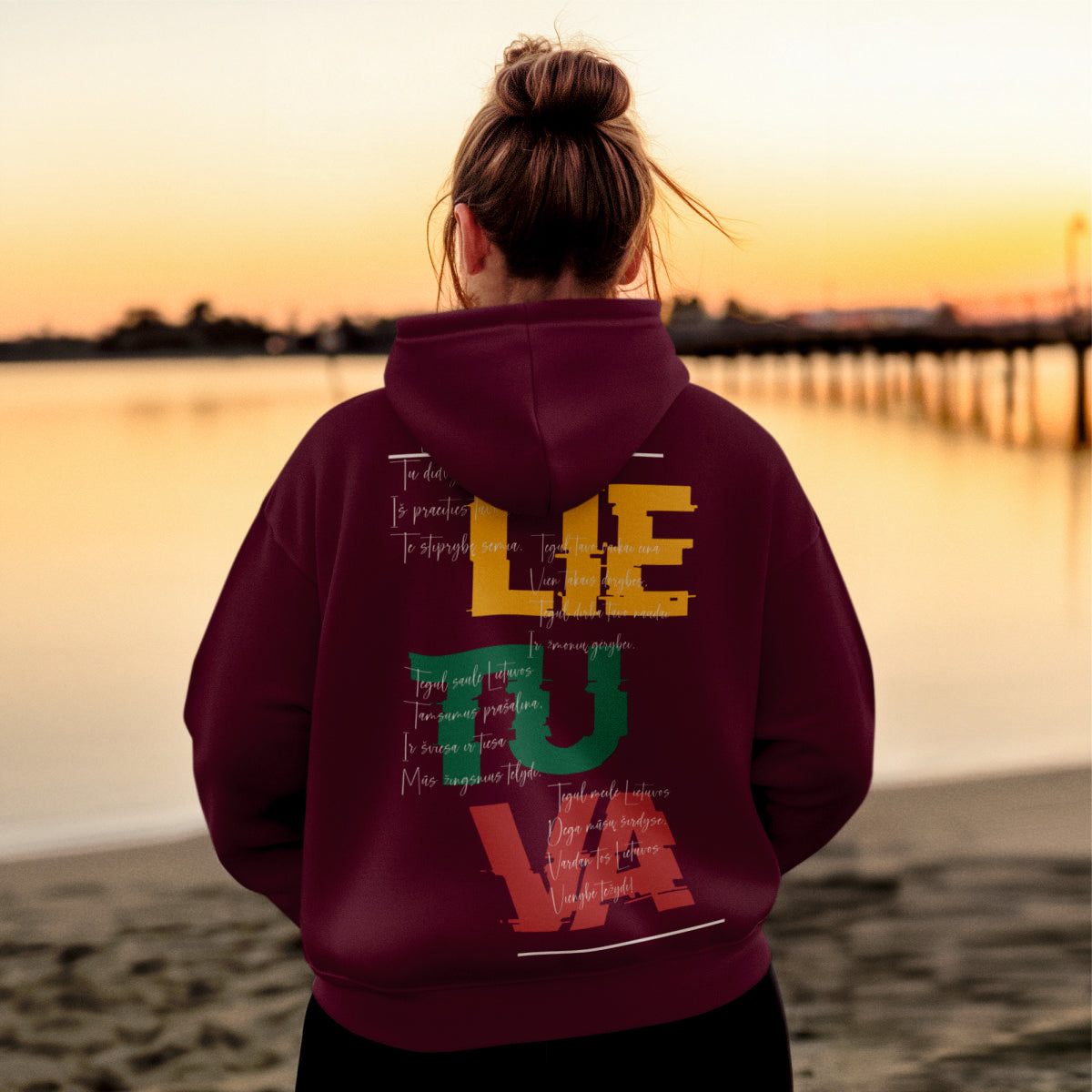 Tamsiai žalias džemperis su gobtuvu ir spauda ant nugaros "Lietuva, Tėvyne mūsų“