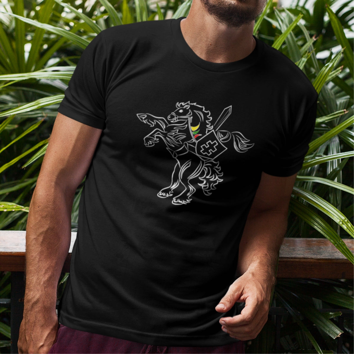 Juodi UNISEX marškinėliai "Kovojantis Vytis"