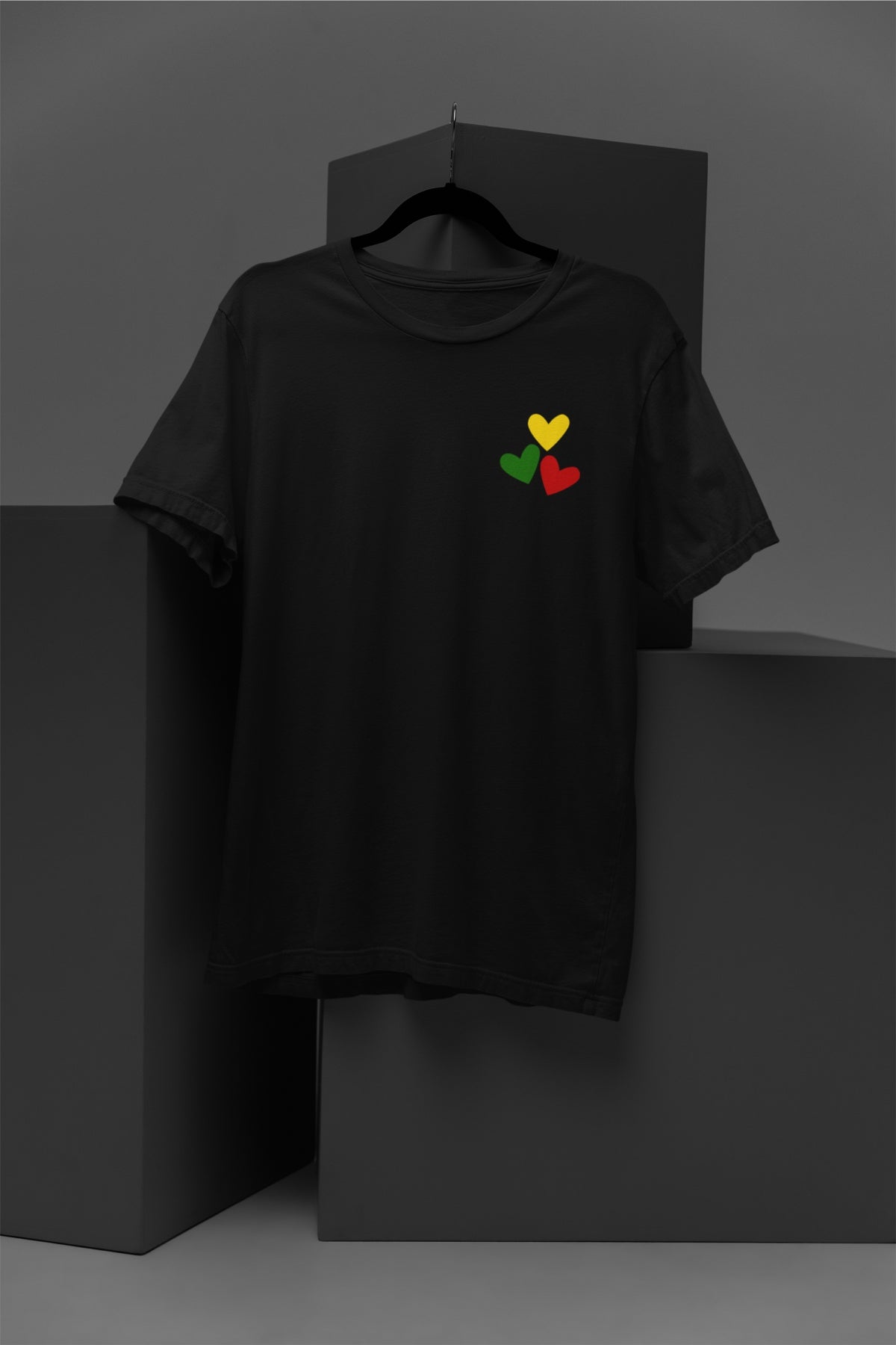 Juodi UNISEX marškinėliai "Trys lietuviškos širdelės" PASKUTINIAI VIENETAI (BC e190)