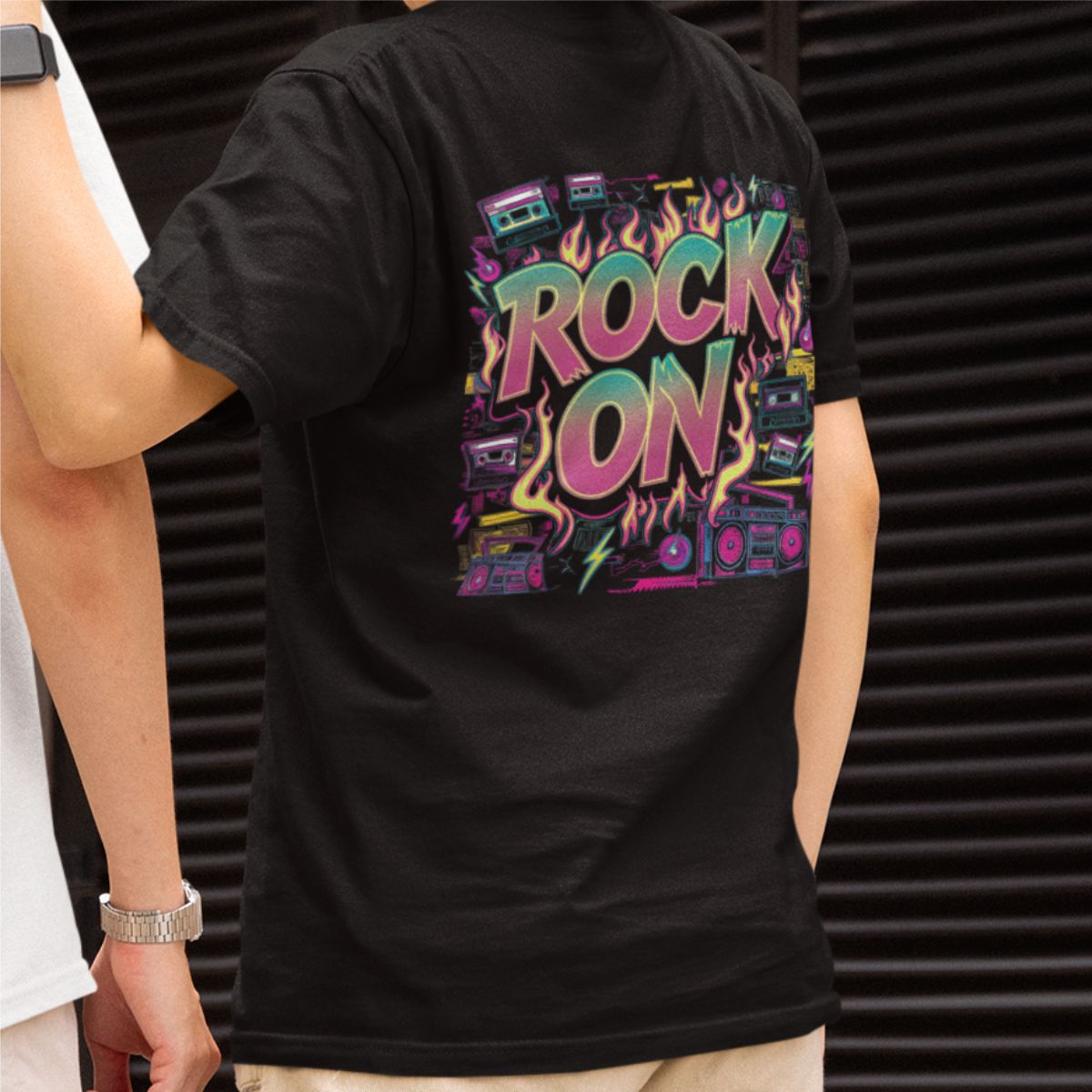 Juodi UNISEX marškinėliai su spauda ant nugaros "Rock on"