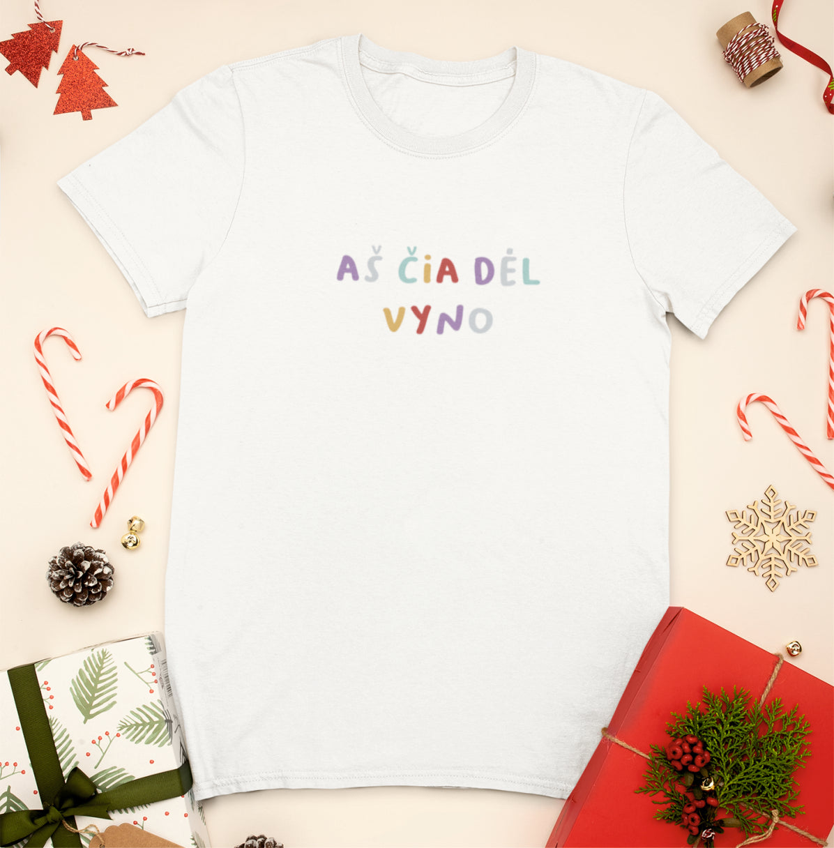 Balti kalėdiniai UNISEX marškinėliai "Aš čia dėl vyno"