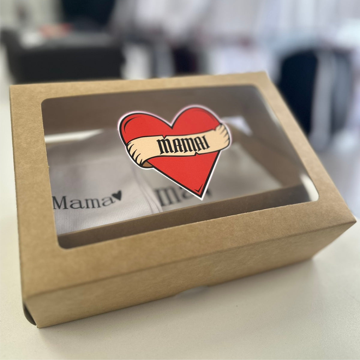 Dovanų rinkinys mamai "Minimalistinė mama“ (Marškinėliai ir kojinės)