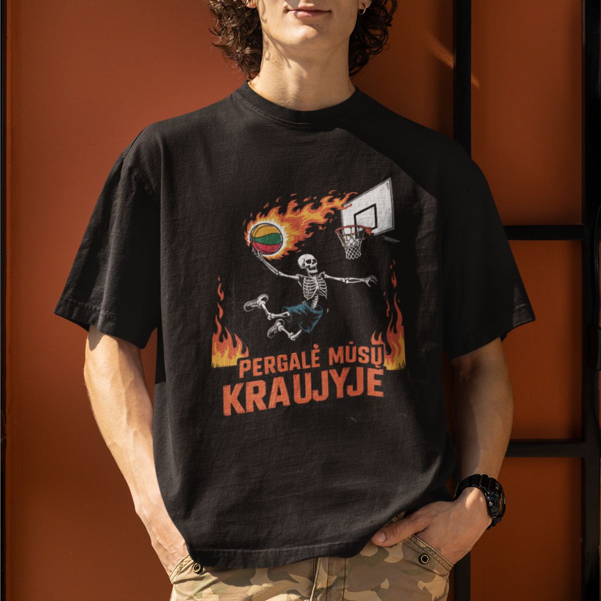 Juodi OVERSIZED marškinėliai "Pergalė kraujyje"