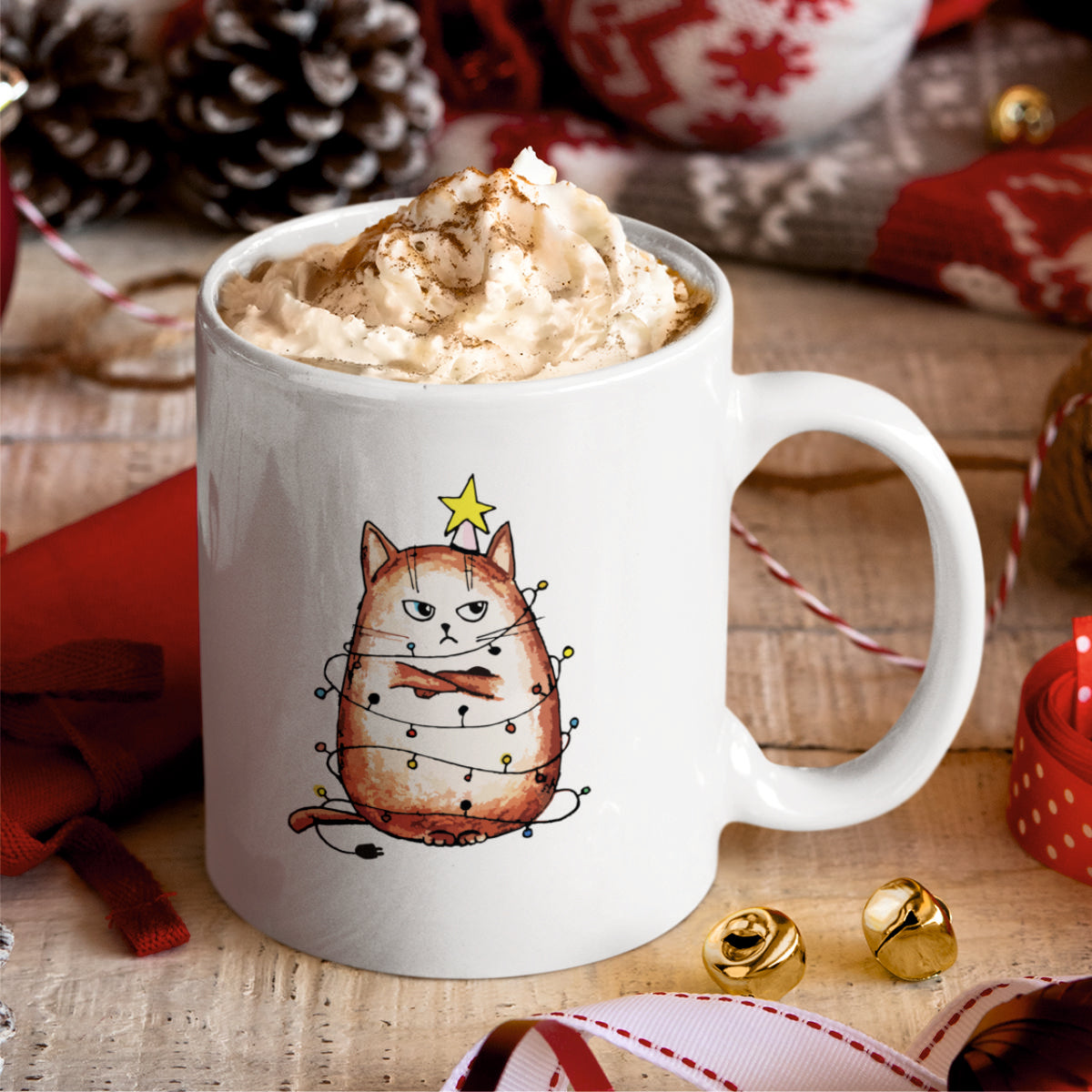 Puodelis su spauda "Pikts katins"