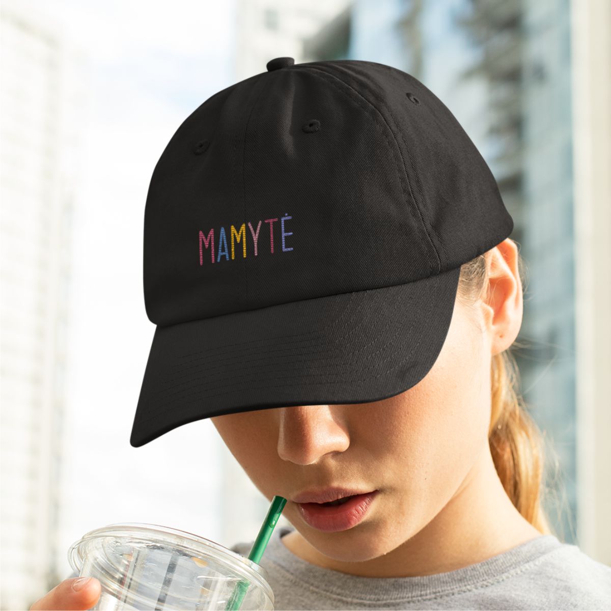 Juoda kepurė su snapeliu "Mamytė"