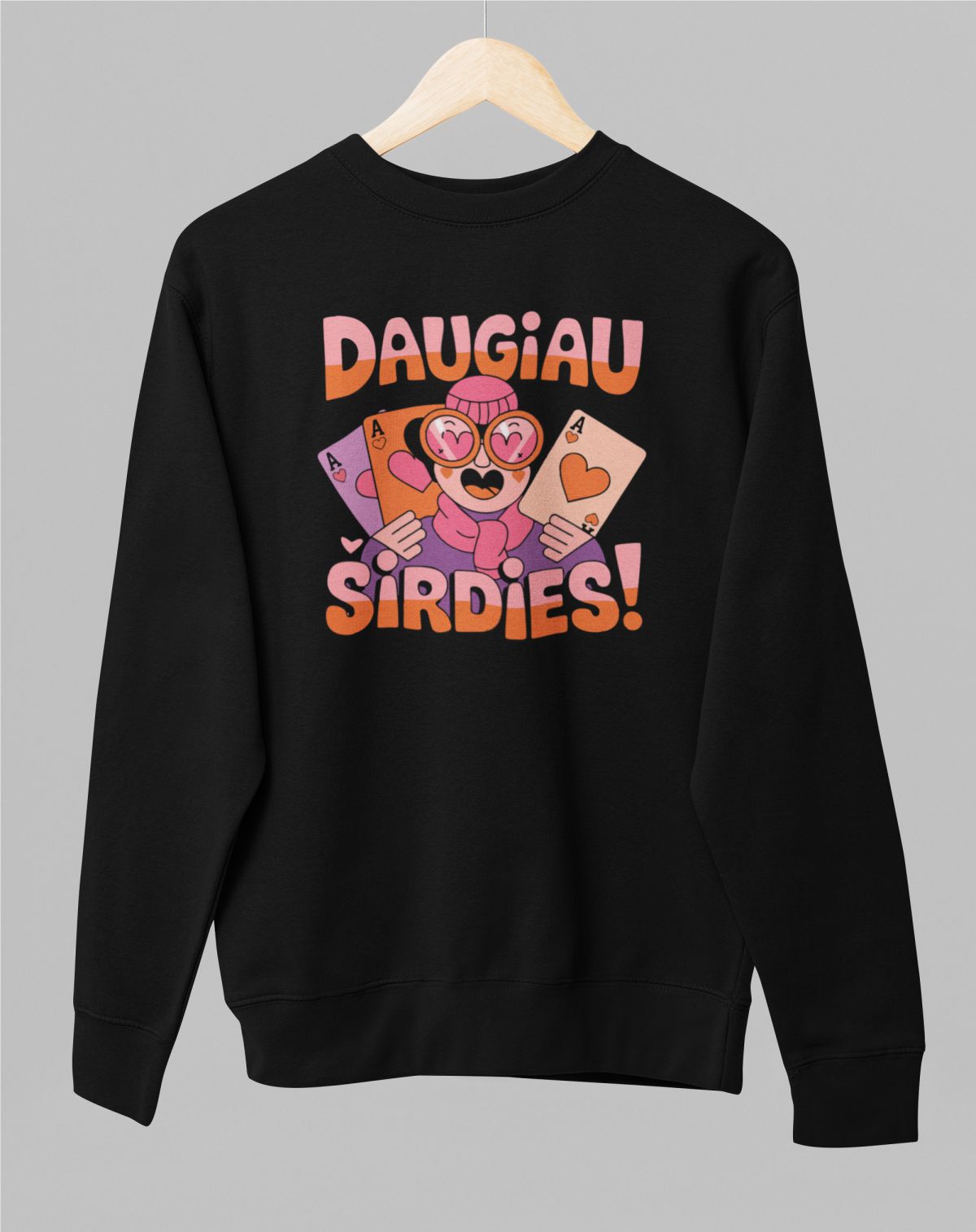 Juodas UNISEX džemperis be kapišono "Daugiau širdies"