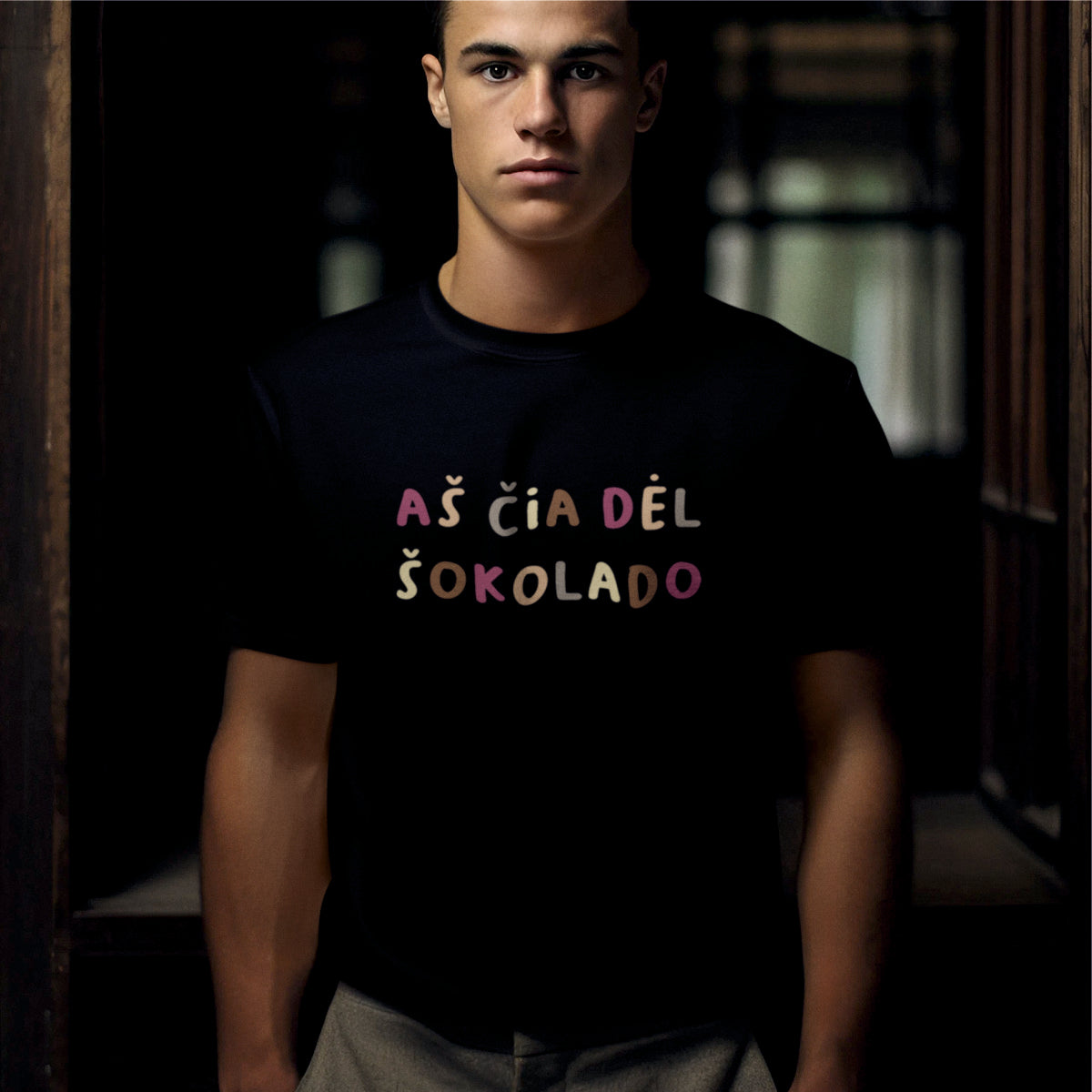 Juodi kalėdiniai UNISEX marškinėliai "Aš čia dėl šokolado"