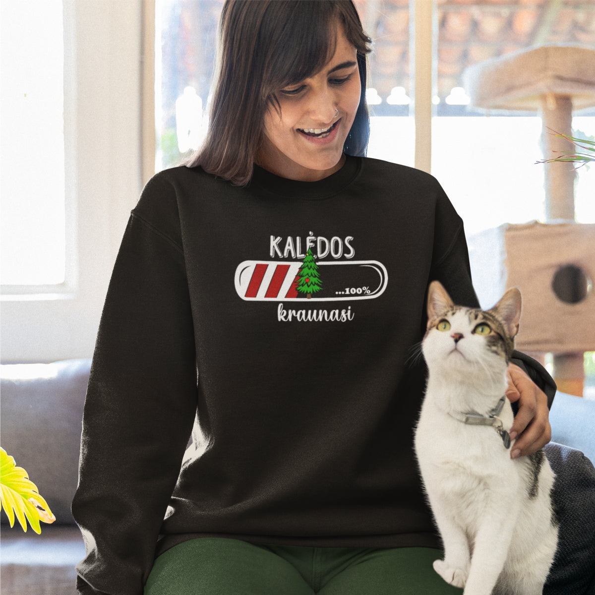 Juodas UNISEX džemperis be gobtuvo "Kalėdos kraunasi 23"