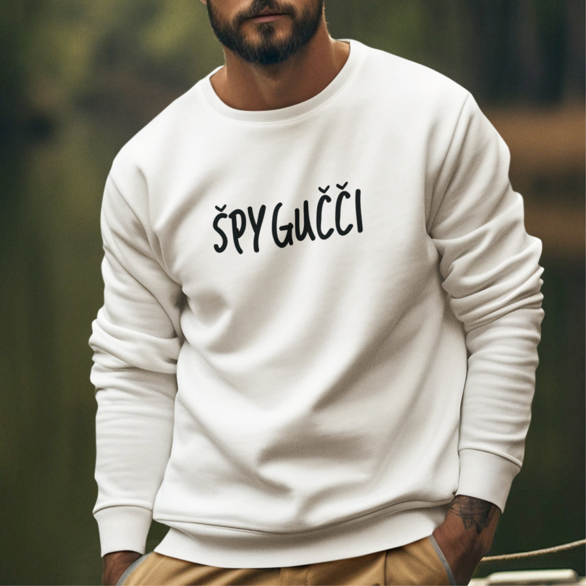 Baltas UNISEX džemperis be gobtuvo "Špygučči" ŠIURPNAČIO PASIŪLYMAS (M)