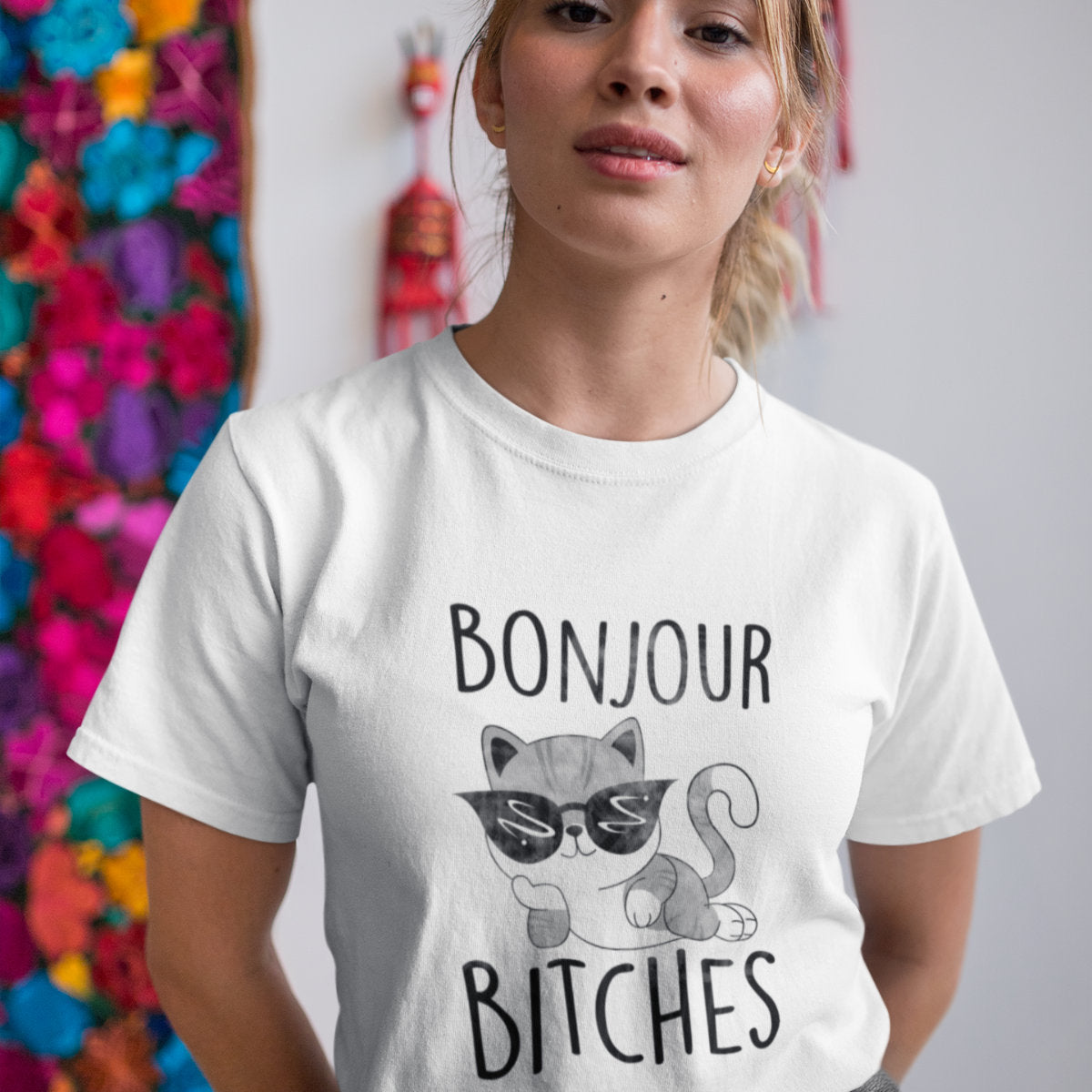 Balti UNISEX marškinėliai "BONJOUR BITCHES katukas"