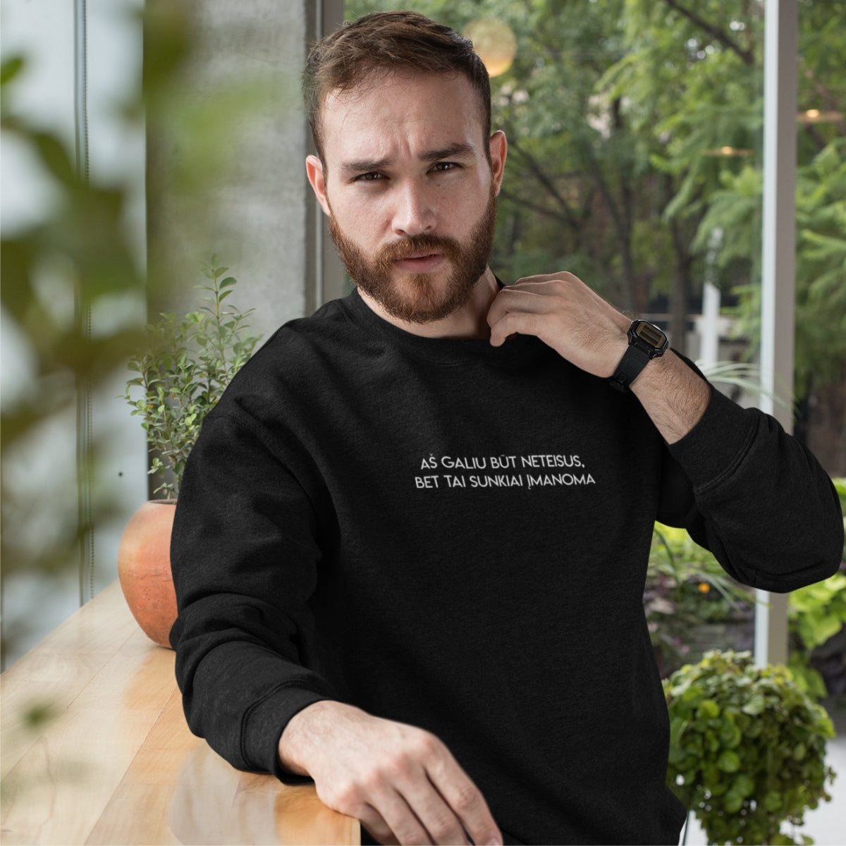 Juodas UNISEX džemperis be gobtuvo "Aš galiu būt neteisus"