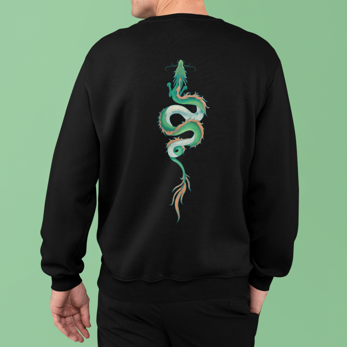 Juodas džemperis be gobtuvo su spauda ant nugaros "Drakono metai" ŠIURPNAČIO PASIŪLYMAS (L)