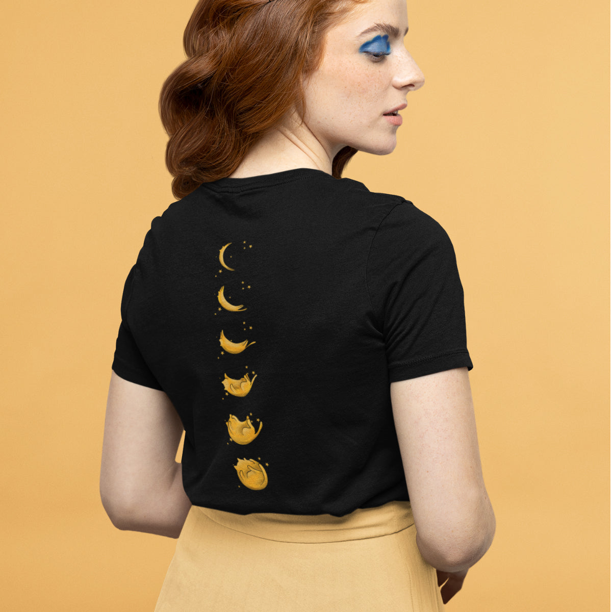 Juodi UNISEX marškinėliai su spauda ant nugaros "Katinuko fazės“