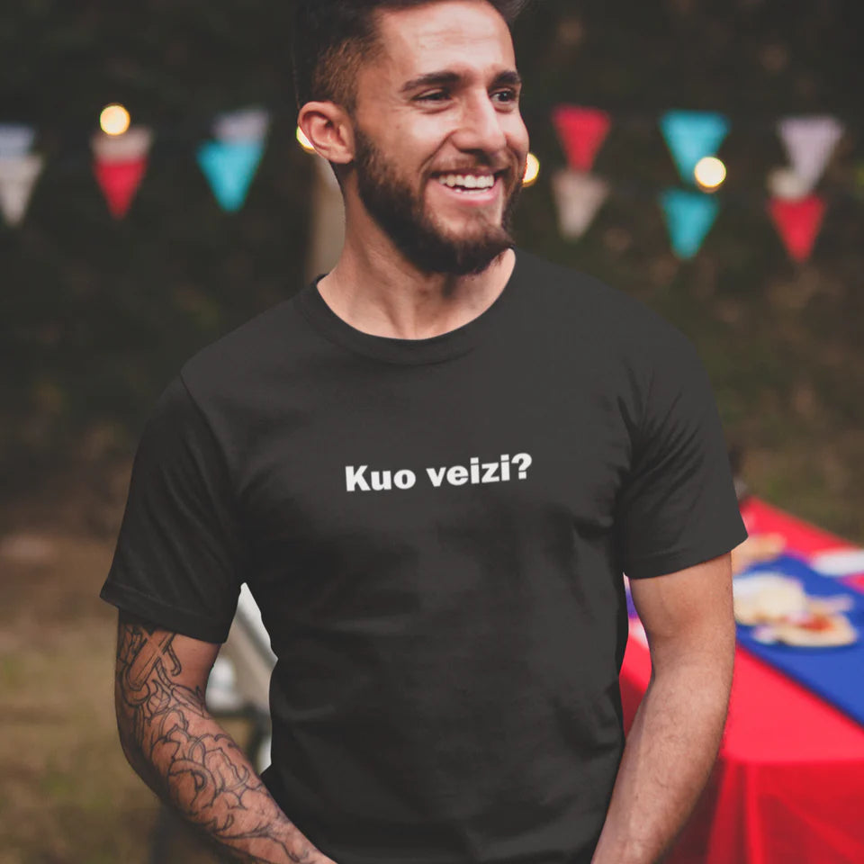Juodi UNISEX marškinėliai su žemaitišku užrašu "Kuo veizi?" Pagaminta prekė (3XL)