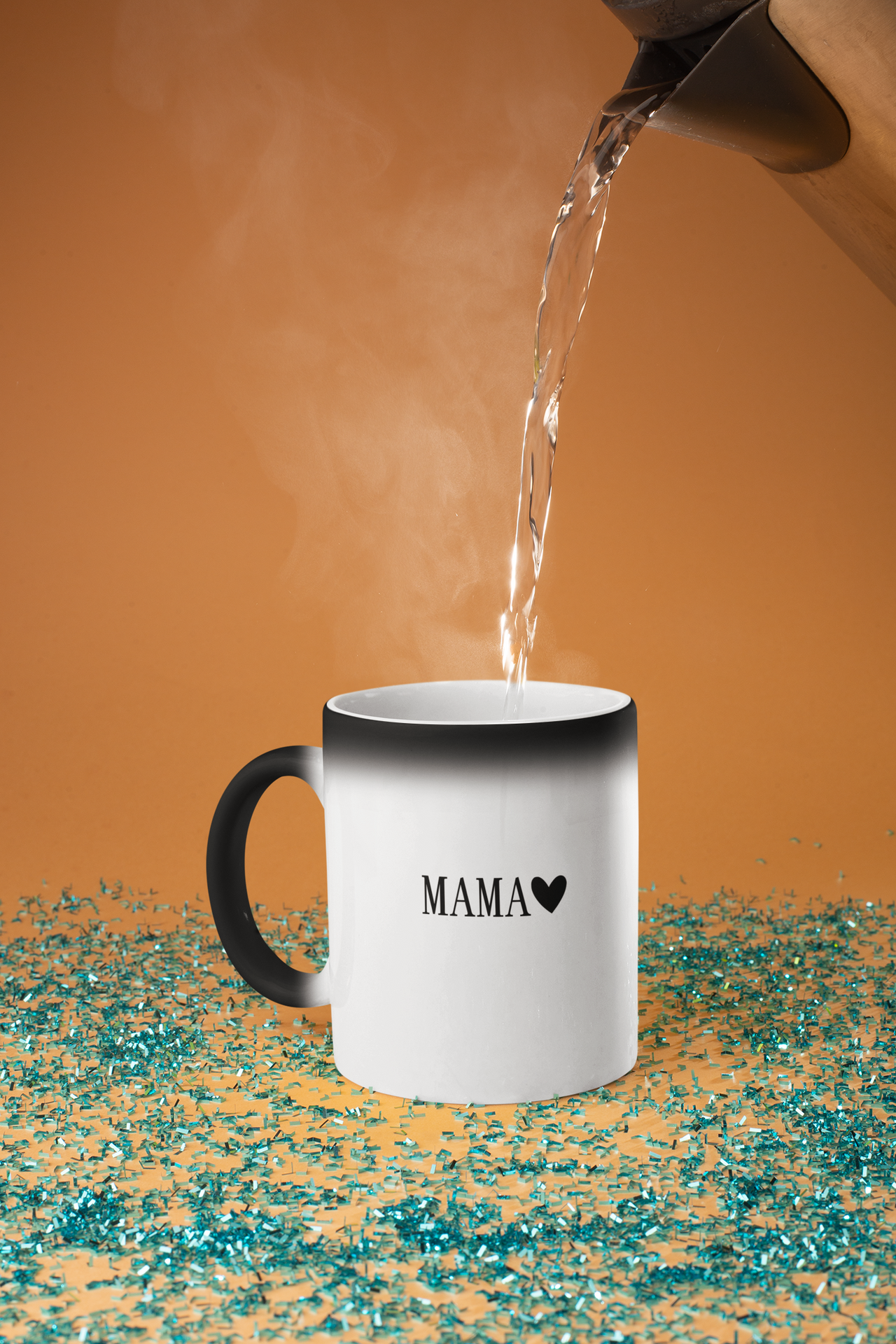 Keičiantis spalvą puodelis "Mama su širdele"