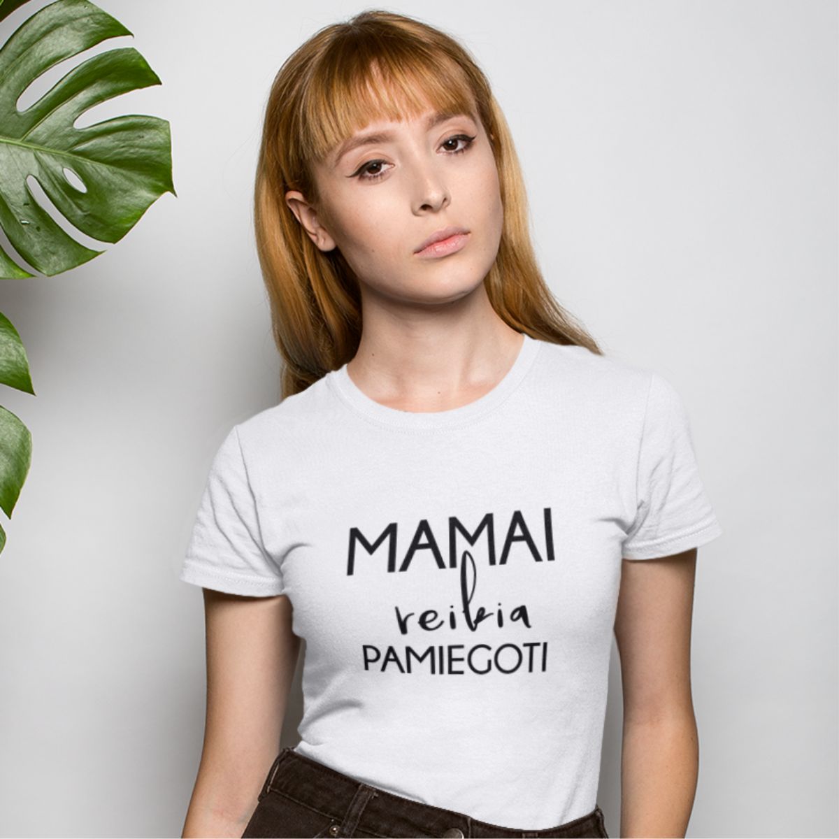 Balti moteriški marškinėliai "Mamai reikia pamiegot" (S, L, XL dydis) PAGAMINTA PREKĖ!
