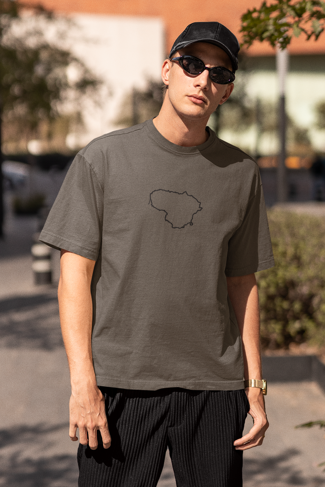 Pilkai rusvi Oversize Unisex marškinėliai "Lietuvos kontūrai“
