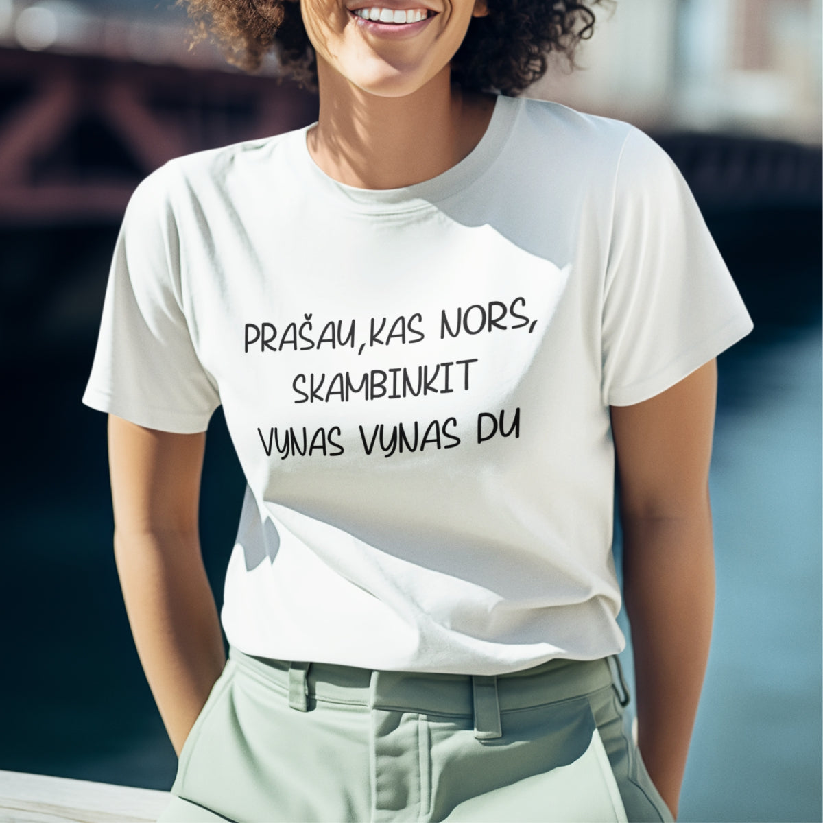 Balti UNISEX marškinėliai "Vynas vynas du“