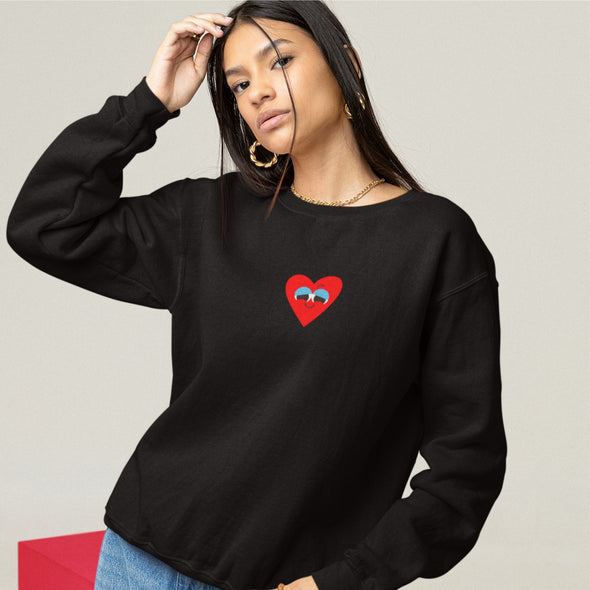 Juodas džemperis be gobtuvo "Įsimylėjusi širdelė"