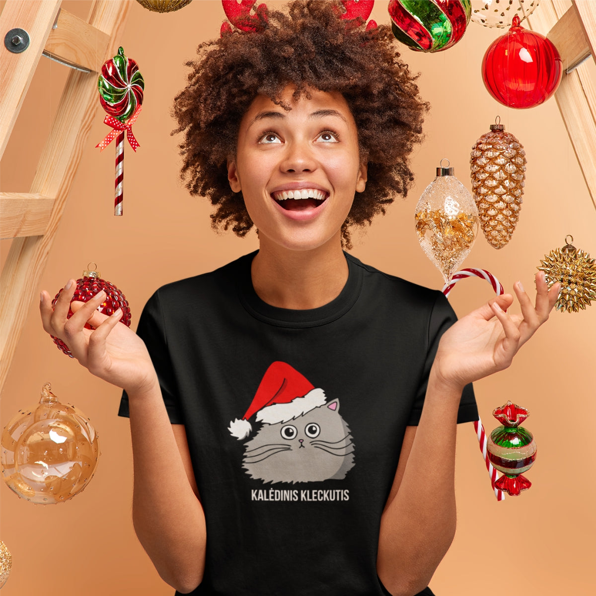 Juodi MOT. OVERSIZE marškinėliai "Kalėdinis kleckutis" (L dydis) ŠIURPNAKČIO PASIŪLYMAS)