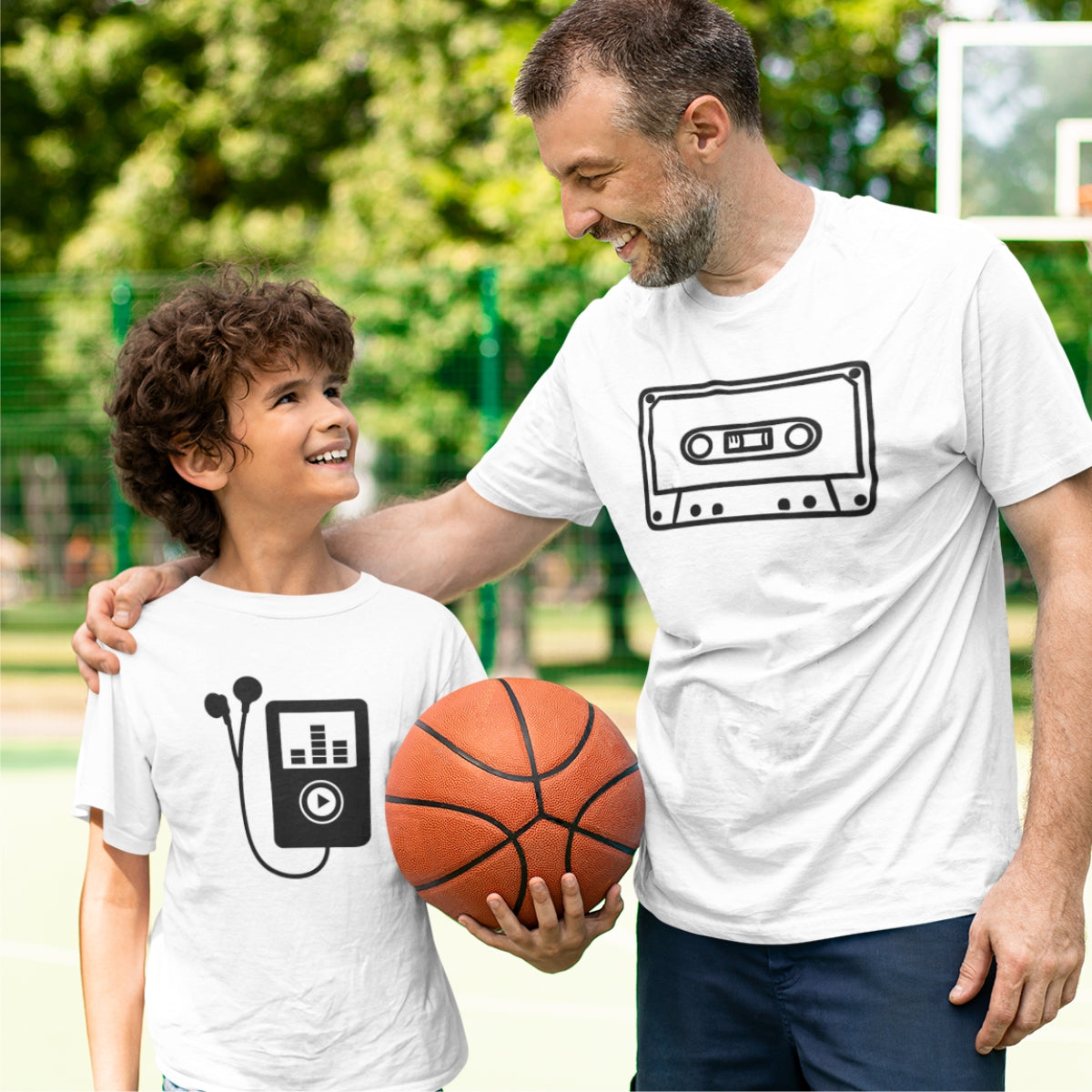 Balti marškinėliai "Kasetė ir ausinukas“