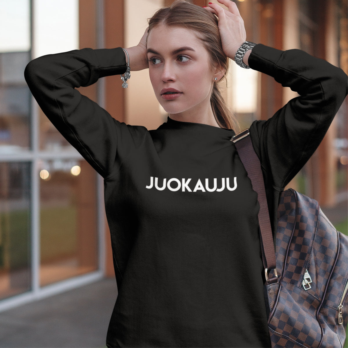 Juodas UNISEX džemperis be gobtuvo "JUOKAUJU"