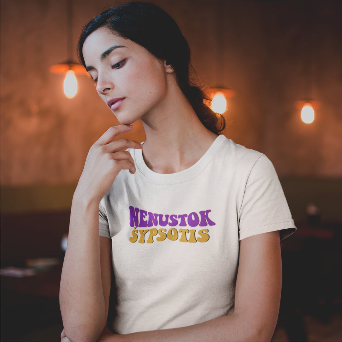 Balti UNISEX marškinėliai su spauda ant priekio ir ant galo "Nenustok šypsotis"