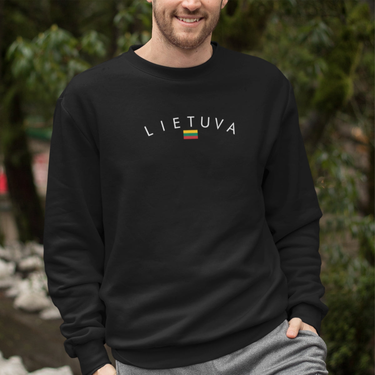Juodas džemperis be kapišono "Lietuva užrašas"
